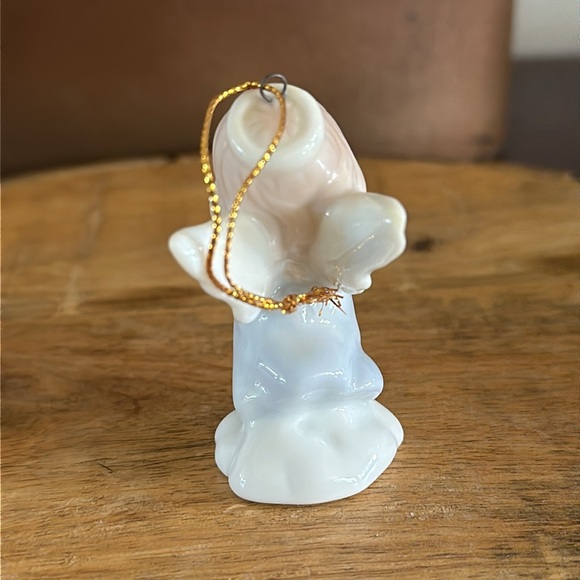 Precious Moments x Avon *NWOB*Vintage* 1996 Joy To The World Porcelain Ornament - Picture 4 of 6